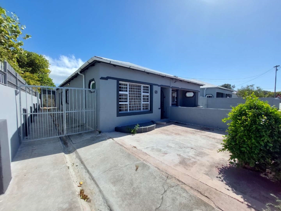 To Let 2 Bedroom Property for Rent in Lansdowne Western Cape
